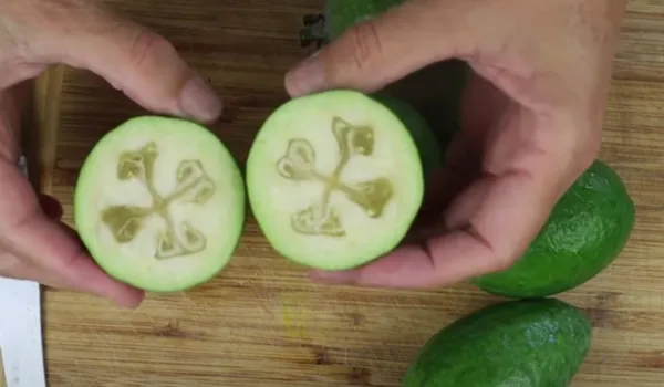 Prepare The Feijoas